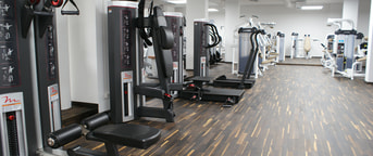 Geräte im Fitnesscenter Geräte im Fitnesscenter
